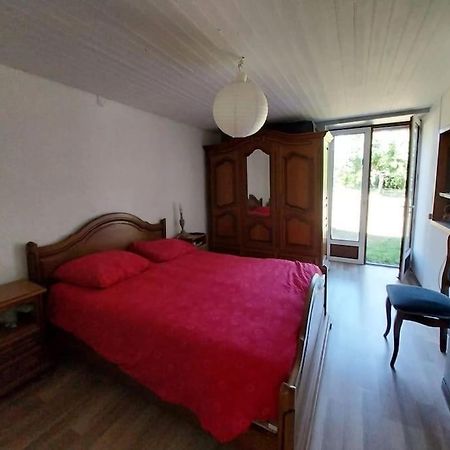 Maison En Pierres Pradinas Exteriér fotografie