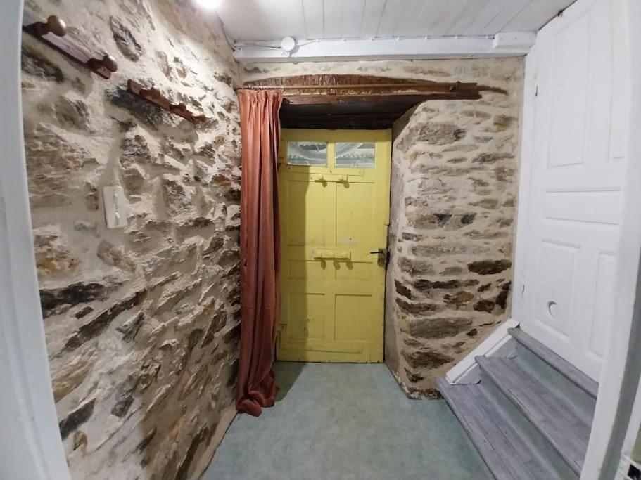 Maison En Pierres Pradinas Exteriér fotografie